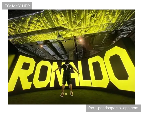 C罗家衣柜像球队博物馆，他的T恤我一个月工资都掏不起